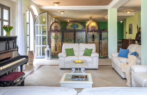 Serravalle di Chienti Villa | 500 m² Villa ∙ 9 bedrooms ∙ 18 guests