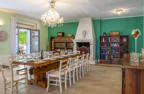 Serravalle di Chienti Villa | 500 m² Villa ∙ 9 bedrooms ∙ 18 guests