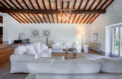 Acquapendente Villa | 500 m² Villa ∙ 6 bedrooms ∙ 14 guests