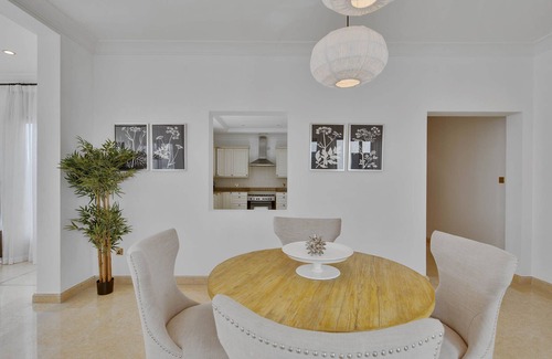 Palm Jumeirah Villa | 6 Bedroom Villa with Private Pool and Beach on Palm Jumeirah