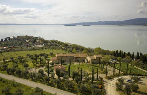 Monte del Lago House | 600 m² Farmhouse ∙ 8 bedrooms ∙ 16 guests