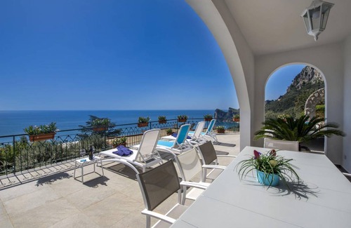 Sirenuse House | 680 m² House ∙ 4 bedrooms ∙ 8 guests