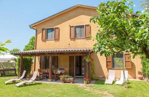 Valfabbrica House | 69 m² Farmhouse ∙ 2 bedrooms ∙ 8 guests