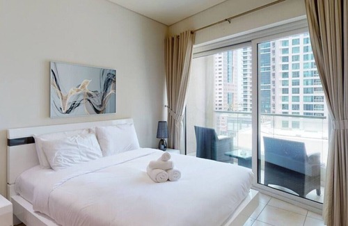 Dubai Marina Apartment | 807 Marina Heights · Warm and Spacious One Bedroom in the Marina