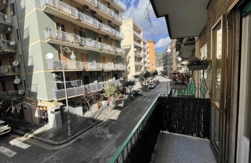 Salerno Apartment | Amazing 5-bedroom apartment with WiFi in Salerno. 50 mt to metro station.