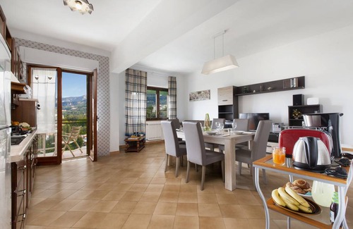 Sorrento Apartment | AMORE RENTALS - Apartment Orazio with Private Terrace, Air Conditioning, WI-FI, Town Center