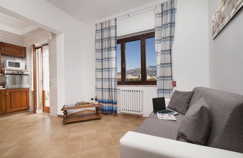 Sorrento Apartment | AMORE RENTALS - Apartment Orazio with Private Terrace, Air Conditioning, WI-FI, Town Center