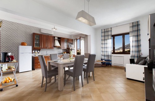 Sorrento Apartment | AMORE RENTALS - Apartment Orazio with Private Terrace, Air Conditioning, WI-FI, Town Center