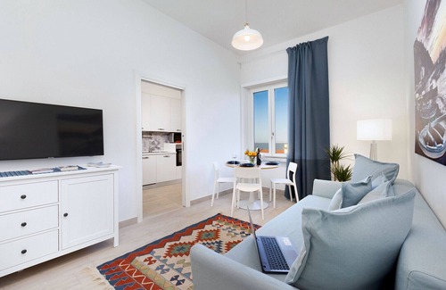 Sorrento Historic Centre Apartment | AMORE RENTALS - Appartamento Tramontano with Air Conditioning and Internet WI-FI