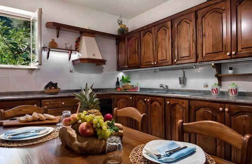 Nerano Apartment | Apartment 'Ulivello House' with Sea View, Wi-Fi and Air Conditioning