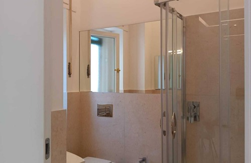 Chiaia Apartment | Appartamento appena ristrutturato , dotato di ogni comfort.