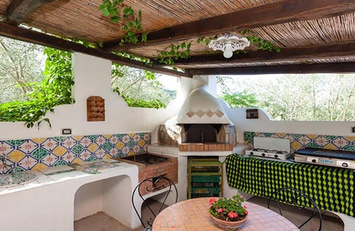 Schiazzano Apartment | Appartamento in Villa con Giardino privato e piscina