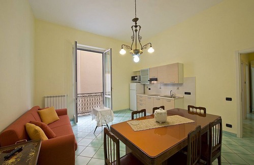 Vietri sul Mare House | Appartamento Mariuccia C: A bright apartment situated at a short distance from the beach, with Free WI-FI.