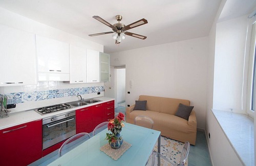 Vietri sul Mare House | Appartamento Mariuccia G: A welcoming apartment situated at a few steps from a sandy beach, with Free WI-FI.