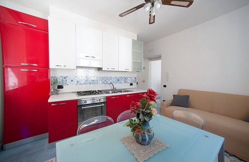 Vietri sul Mare House | Appartamento Mariuccia G: A welcoming apartment situated at a few steps from a sandy beach, with Free WI-FI.