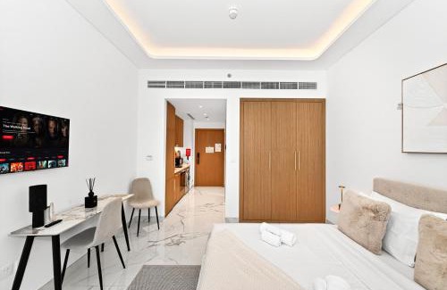 Nad Al Sheba Apartment | Azizi Riviera Gateway - Highest Floor Superior Apartment