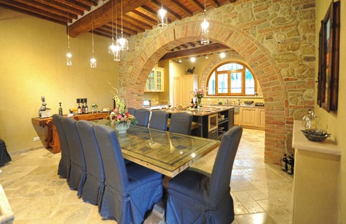 Montepulciano Villa | Beautiful 5-Bedroom Villa - Walk to Montepulciano w/Pool, Jacuzzi & Fitness Room