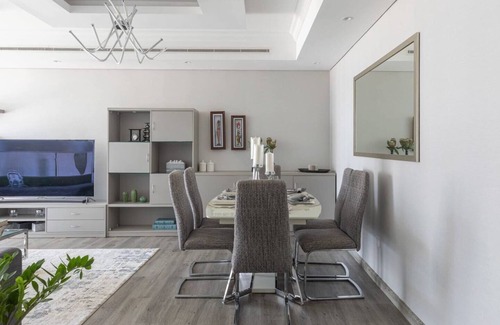 Jumeirah Lake Towers Apartment | Beautiful and Cozy 2BR Apt in JLT - Sleeps 4!