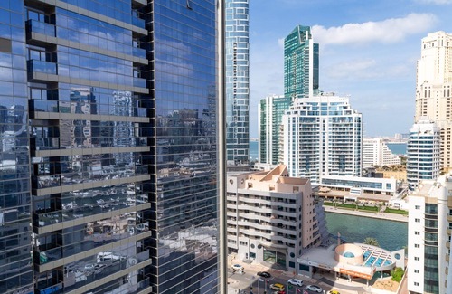 Dubai Marina Apartment | Beautiful Bright 2BR Apartment With Stunning Marina Views
