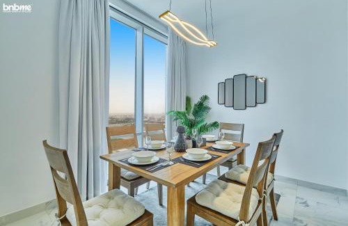 Business Bay Apartment | bnbme - Luxury 2BR Business Bay Apt w Canal Views Pool Gym Free Parking Downtown