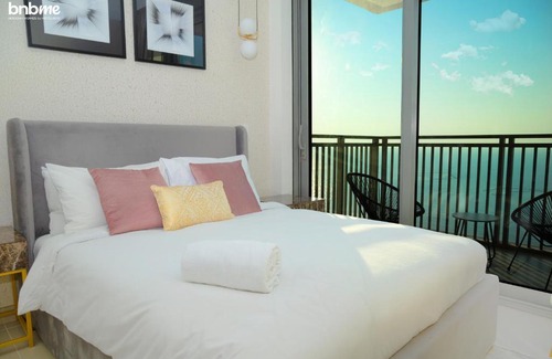 Dubai Marina Apartment | bnbmehomes - Luxe High Floor - Full Seaview - 2804