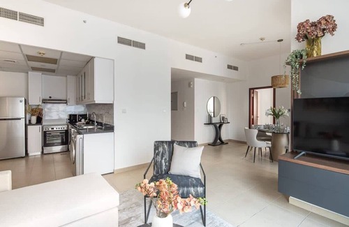 Dubai Marina Apartment | Bright and Spacious 1BR in the Heart of JBR!