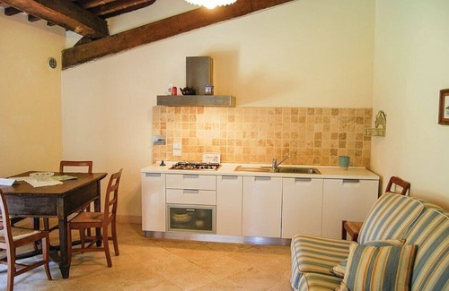 Rapolano Terme House | Casa Adalmina D: A pleasant and spacious apartment that is part of an ancient country house built on a hillside, surrounded by meadows and woods.