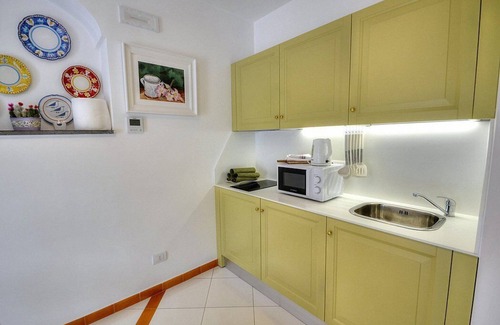 Minori House | Casa Alloro B: A welcoming apartment located in the center of Minori and a few meters from the sea.