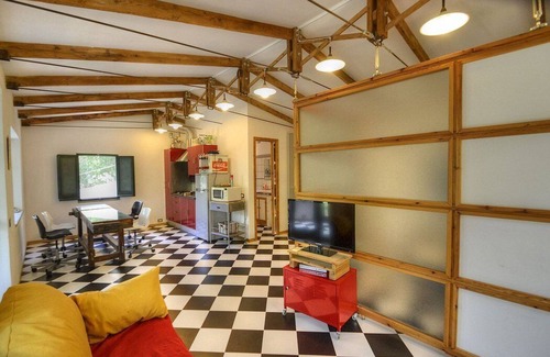 Meta House | Casa Ardesia: A cheerful independent house surrounded by the greenery, with Free WI-FI.