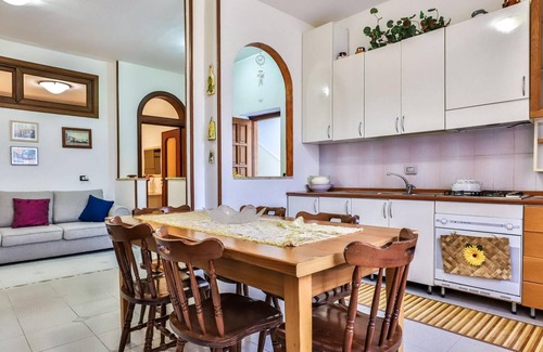 Piazza-Tralia-Pendolo Apartment | Casa Belvedere - One Bedroom Apartment, Sleeps 3