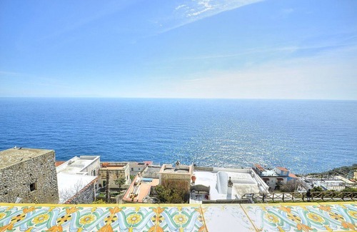 Praiano House | Casa Eletta: A bright and sunny two-story independent house which faces the sun and the sea, with Free WI-FI.