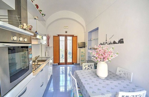 Meta Apartment | Casa Maiera: A welcoming apartment situated at a short distance from the beach, with Free WI-FI.