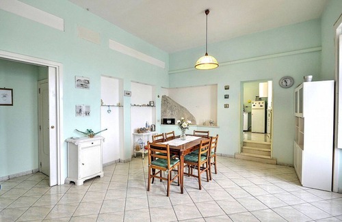 Sorrento City Centre Apartment | Casa Marama: A welcoming apartment situated at a short distance from the beach, with Free WI-FI.