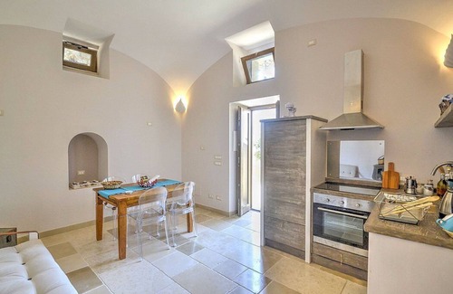 Sant'Agata sui Due Golfi House | Casa Morella A: A characteristic and welcoming apartment in a quiet position, located on a hillside above the sea, with Free WI-FI.