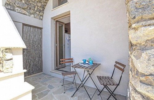 Sant'Agata sui Due Golfi House | Casa Morella A: A characteristic and welcoming apartment in a quiet position, located on a hillside above the sea, with Free WI-FI.