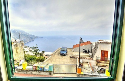 Praiano Apartment | Casa Piersilvia C: A graceful apartment which faces the sun and the sea, with Free WI-FI.