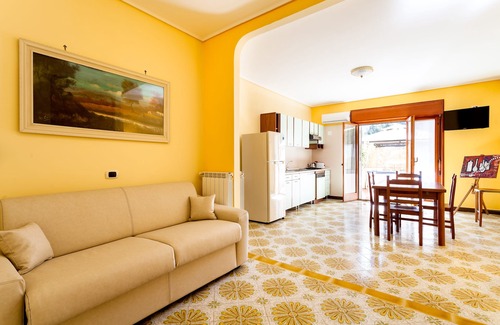 Sorrento Historic Centre Apartment | Central Sorrento Recently Renovated 2BR flat 2 bathrooms equipped terrace WiFi.