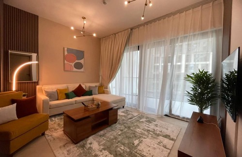 Business Bay Apartment | Chic Apartment with Canal Views Breathtaking Views