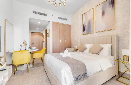 Nad Al Sheba Apartment | Chic Studio with Private Balcony