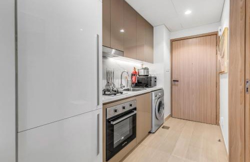 Nad Al Sheba Apartment | Chic Studio with Private Balcony