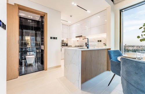 Dubai Sports City Apartment | City Views 1BR Close to Golf Course & Attractions, Binghatti Venus, Jumeirah Village Circle