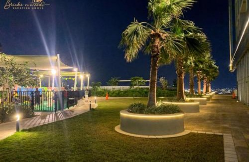 Sheikh Zayed Road House | Classic Canal View 2 Bhk 6pax