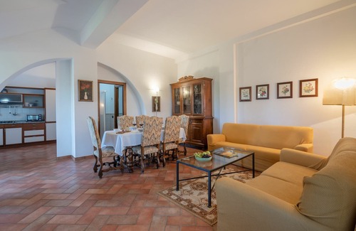 Ponte di Gabbiano Apartment | Cosy apartment for 5 people with A/C, pool, WIFI, TV and pets allowed, close to Siena