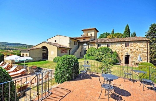 San Casciano in Val di Pesa Apartment | Cosy apartment with pool, WIFI, TV, pets allowed and panoramic view, close to Greve In Chianti