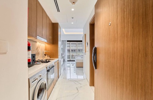 Nad Al Sheba Apartment | Cozy & Modern Studio Stay in Azizi Riviera Meydan