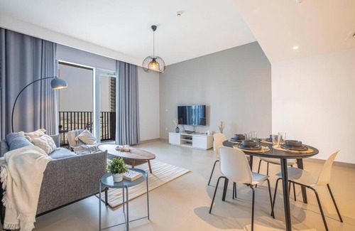 Dubai Apartment | Daniels 1BR at Creek Horizon with Park View