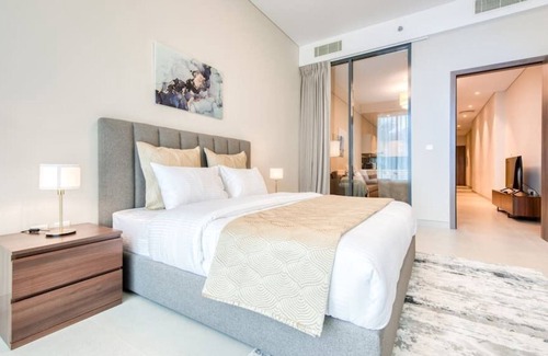 Business Bay Apartment | Deluxe 1BR in the Heart of Business Bay