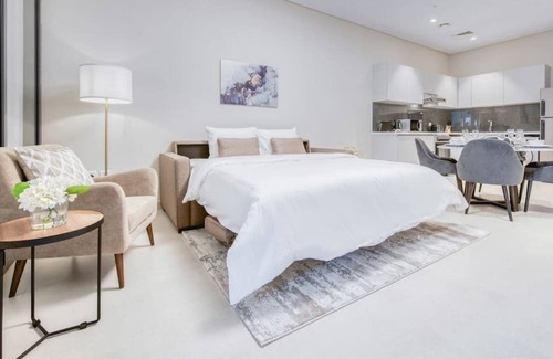 Business Bay Apartment | Deluxe 1BR in the Heart of Business Bay