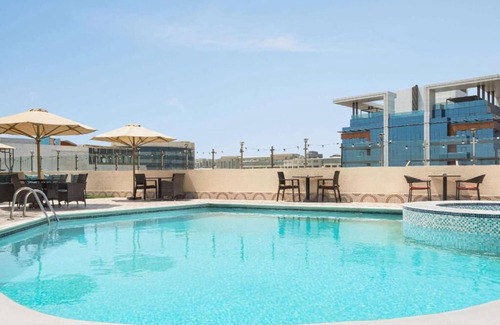 Al Muraqqabat House | Deluxe King or Twin Room Near Al Rigga Metro