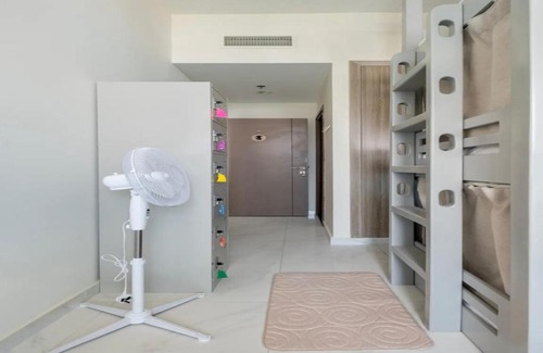 Jadaf Hostel | Desert Dream Hostel, Near Downtown & Metro, Gym, Pool